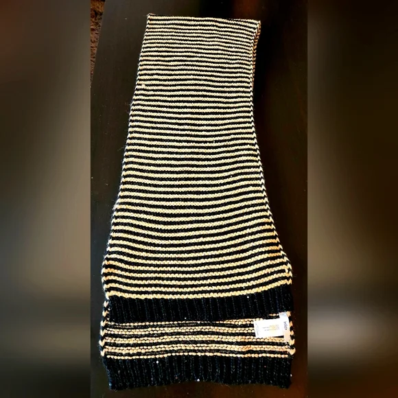 Scarf & Toque Set - Picture 3 of 4